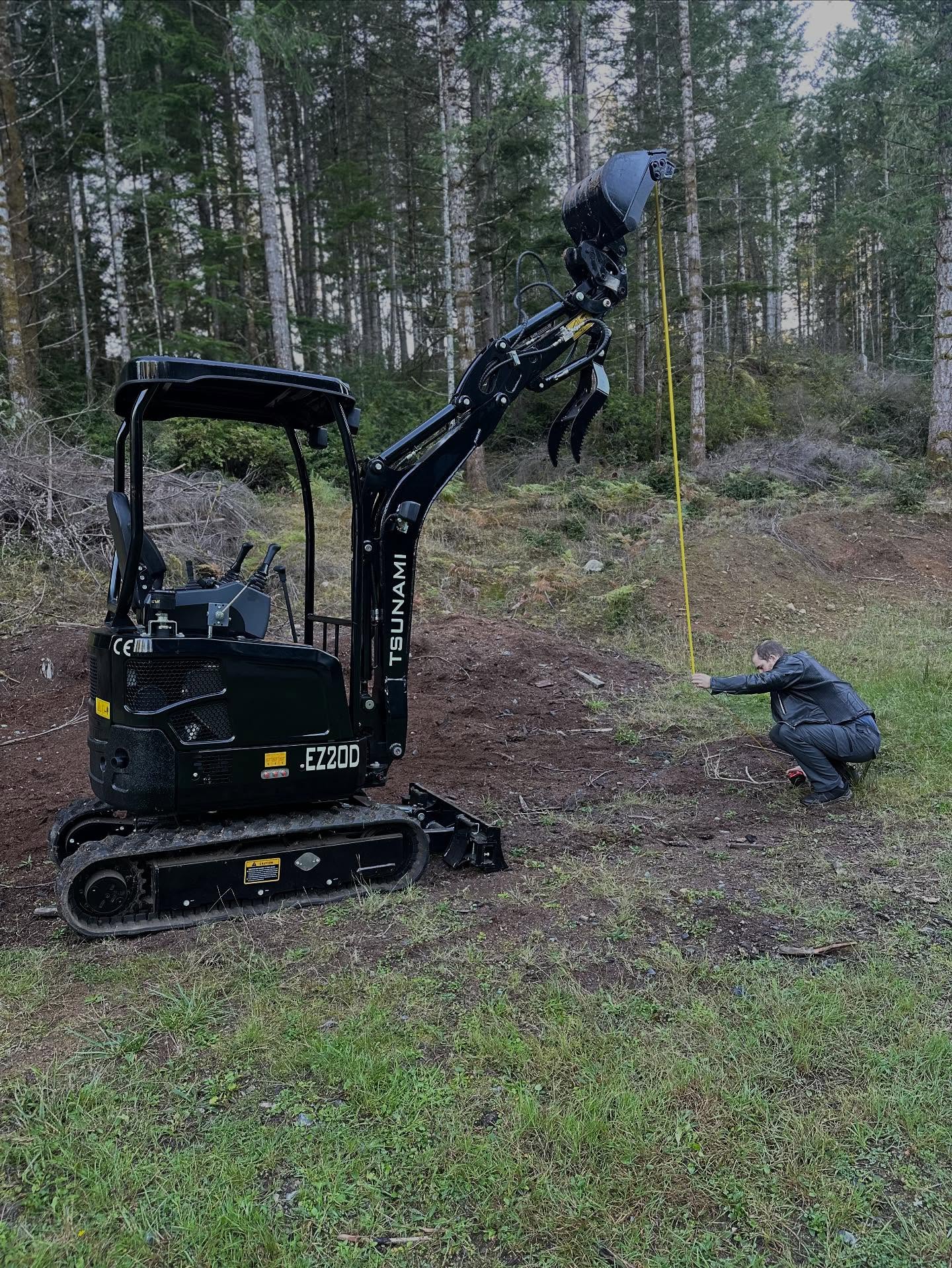 Some measure once, some measure twice. We measure in man inches. 🤣
Either way, it’s 2 tons of Tsunami, Kubota-powered precision. #kubota #miniexcavator #excavtor #funny